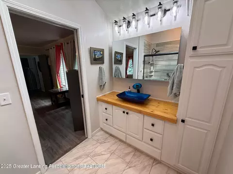 Bath - 229 Williamsburg Rd, Lansing, MI 48917 photo 3 of 5