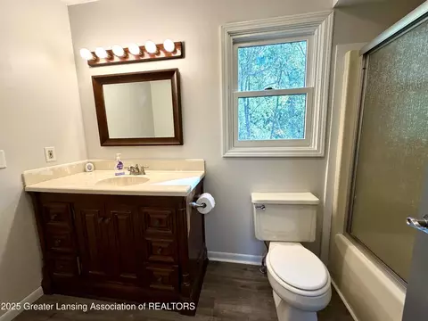 Bath - 229 Williamsburg Rd, Lansing, MI 48917 photo 2 of 5