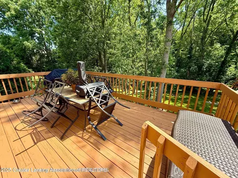 Exterior - 229 Williamsburg Rd, Lansing, MI 48917 photo 6 of 10