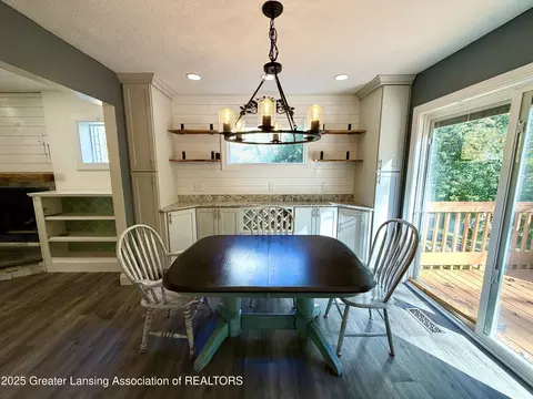 Dining - 229 Williamsburg Rd, Lansing, MI 48917 photo 2 of 3
