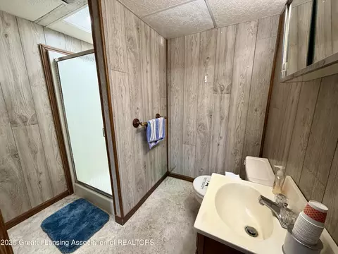 Bath - 229 Williamsburg Rd, Lansing, MI 48917 photo 5 of 5