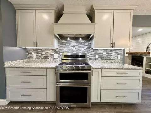 Kitchen - 229 Williamsburg Rd, Lansing, MI 48917 photo 4 of 4
