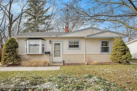 3526 Berwick Dr, Lansing, MI 48911