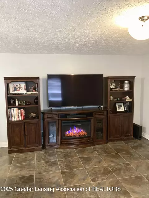 Living - 5372 Mirage Cir, Dimondale, MI 48821 photo 1 of 2