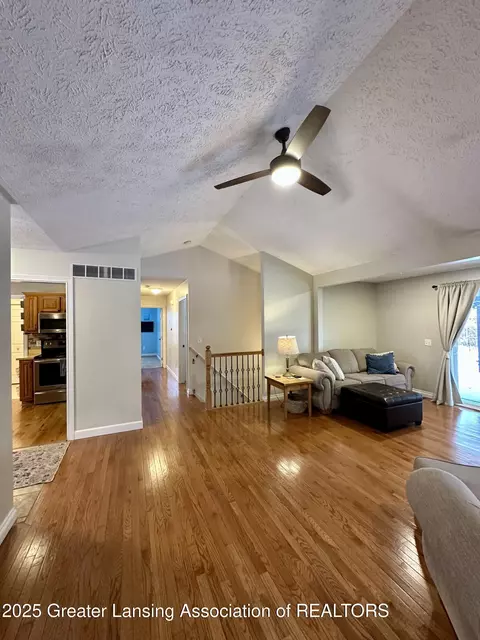Entry Way - 5372 Mirage Cir, Dimondale, MI 48821 photo 4 of 9