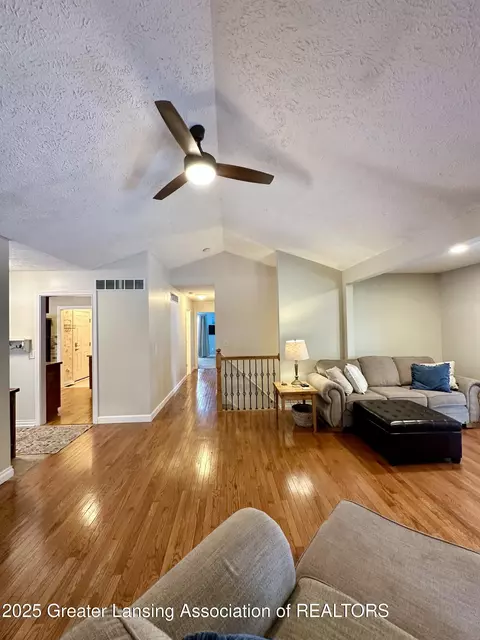 Entry Way - 5372 Mirage Cir, Dimondale, MI 48821 photo 9 of 9