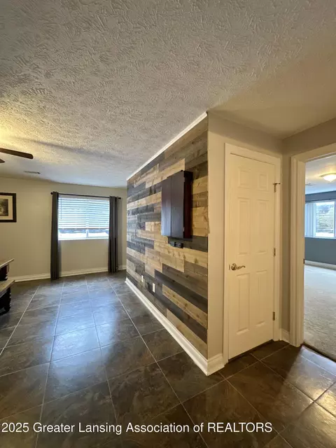 Entry Way - 5372 Mirage Cir, Dimondale, MI 48821 photo 7 of 9