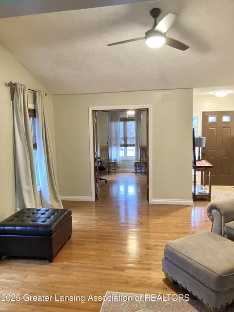 Entry Way - 5372 Mirage Cir, Dimondale, MI 48821 photo 3 of 9