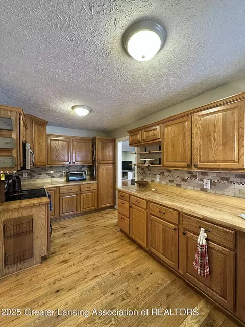 Kitchen - 5372 Mirage Cir, Dimondale, MI 48821 photo 3 of 4