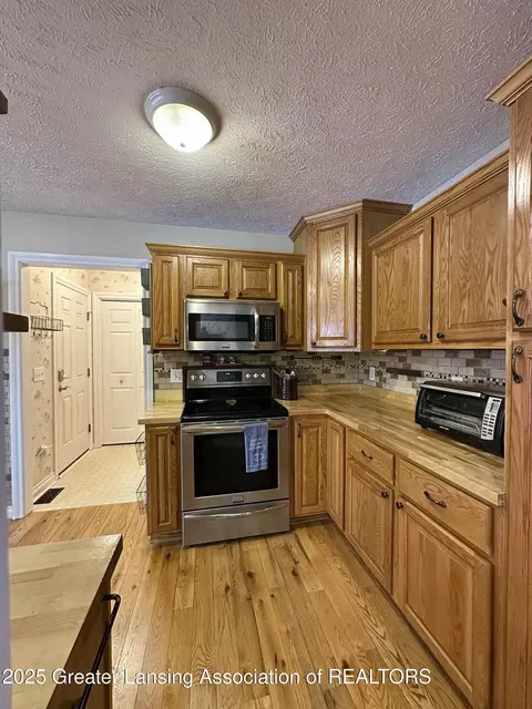 Kitchen - 5372 Mirage Cir, Dimondale, MI 48821 photo 1 of 4