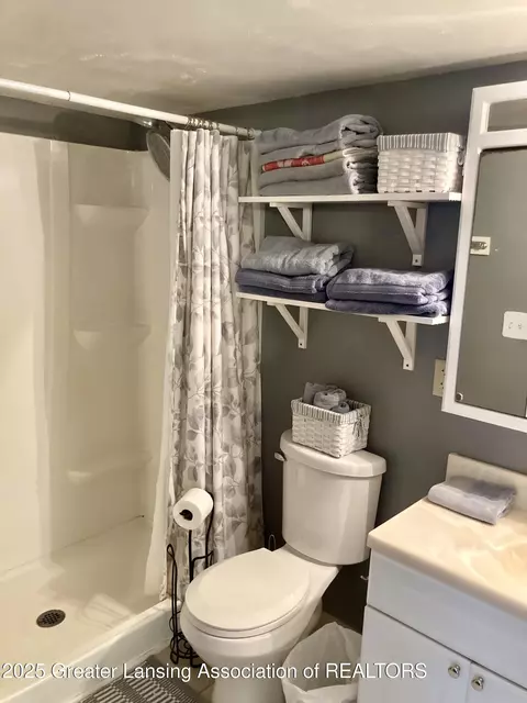 Bath - 5372 Mirage Cir, Dimondale, MI 48821 photo 2 of 9