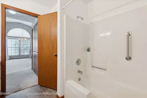 6542 Brook Trl, Lansing, MI 48917 photo 17