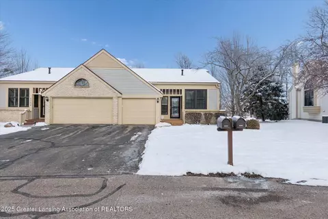 6542 Brook Trl, Lansing, MI 48917 photo 2