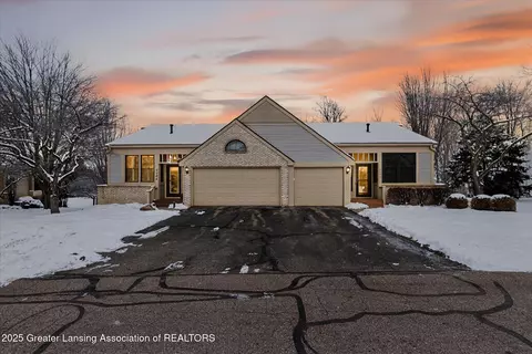 6542 Brook Trl, Lansing, MI 48917