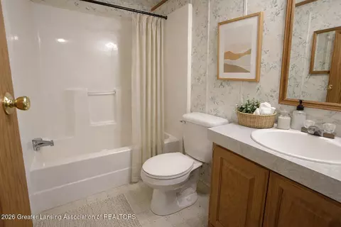 Bath - 6815 Aurelius Rd, Lansing, MI 48911 photo 4 of 4