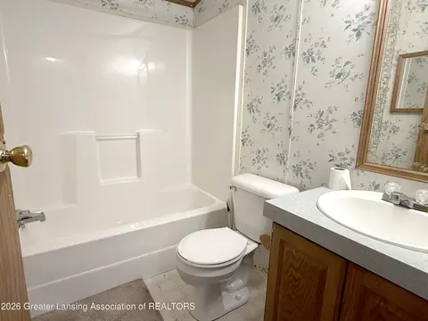 Bath - 6815 Aurelius Rd, Lansing, MI 48911 photo 3 of 4