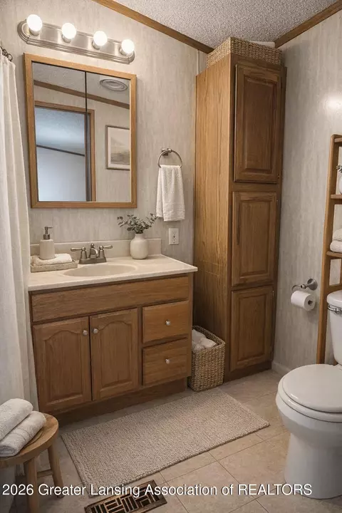 Bath - 6815 Aurelius Rd, Lansing, MI 48911 photo 2 of 4