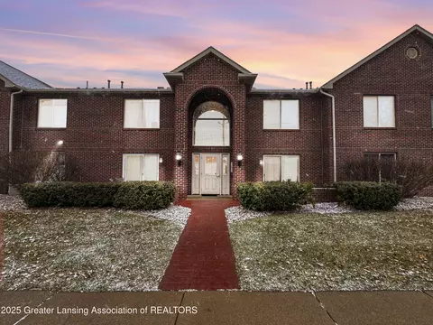 322 Pere Marquette Dr #15, Lansing, MI 48912