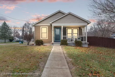 2036 Reo Rd, Lansing, MI 48910