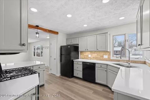 Kitchen - 3322 Pickwick Pl, Lansing, MI 48917 photo 2 of 3