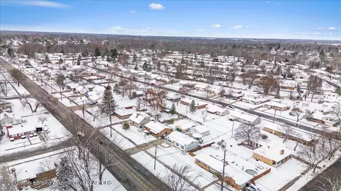 View/Area - 3322 Pickwick Pl, Lansing, MI 48917 photo 3 of 10