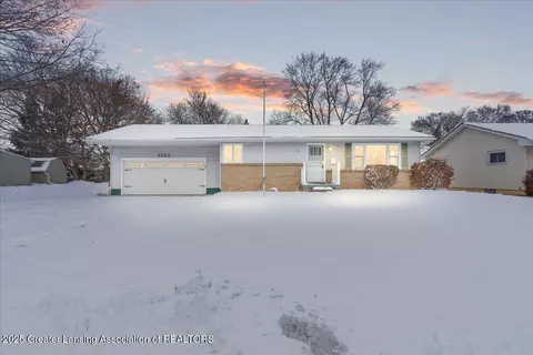 3322 Pickwick Pl, Lansing, MI 48917