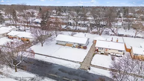 View/Area - 3322 Pickwick Pl, Lansing, MI 48917 photo 6 of 10