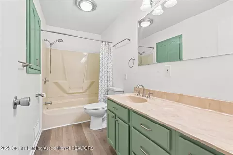 Bath - 3322 Pickwick Pl, Lansing, MI 48917 photo 1 of 2