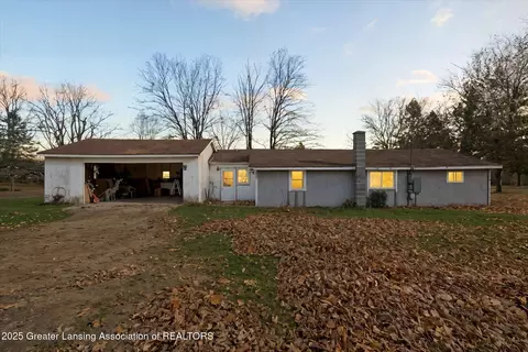 1121 26th St, Allegan, MI 49010