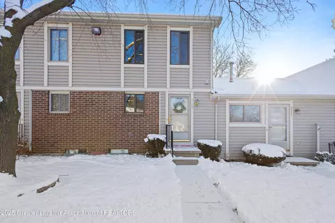 5953 Village Dr, Haslett, MI 48840