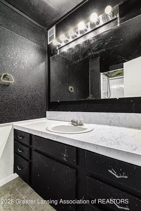 Bath - 10349 S Francis Rd, Dewitt, MI 48820 photo 1 of 2