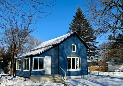 129 E Fulton St, Pompeii, MI 48874