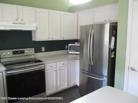 Kitchen - 12885 Isle Royale Dr, Dewitt, MI 48820 photo 1 of 3