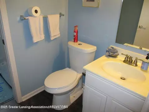 Bath - 12885 Isle Royale Dr, Dewitt, MI 48820 photo 1 of 6