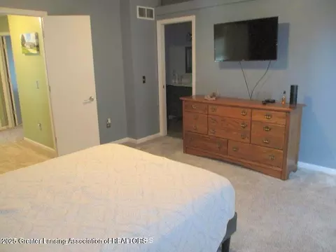 Bedroom - 12885 Isle Royale Dr, Dewitt, MI 48820 photo 2 of 3