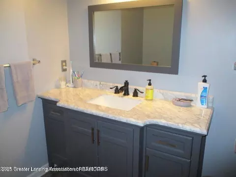 Bath - 12885 Isle Royale Dr, Dewitt, MI 48820 photo 3 of 6
