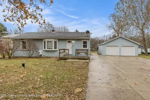 9486 Round Lake Rd, Laingsburg, MI 48848
