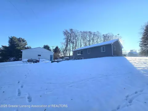 1423 W Hyde Rd, Saint Johns, MI 48879