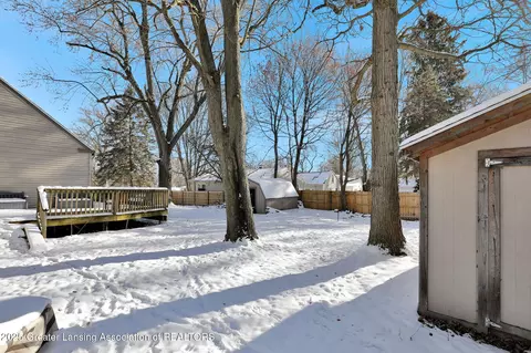 Exterior - 220 E Potter Ave, Lansing, MI 48910 photo 5 of 9