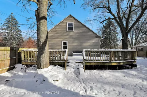 Exterior - 220 E Potter Ave, Lansing, MI 48910 photo 6 of 9