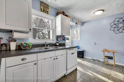 Kitchen - 220 E Potter Ave, Lansing, MI 48910 photo 4 of 4