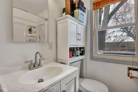 Bath - 220 E Potter Ave, Lansing, MI 48910 photo 1 of 1
