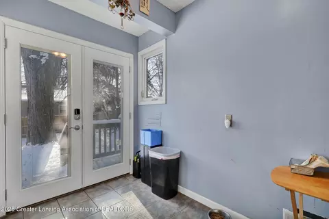Entry Way - 220 E Potter Ave, Lansing, MI 48910 photo 1 of 2