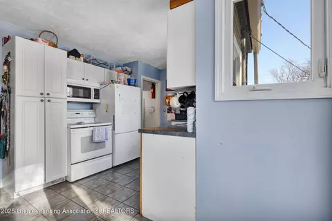 Kitchen - 220 E Potter Ave, Lansing, MI 48910 photo 1 of 4