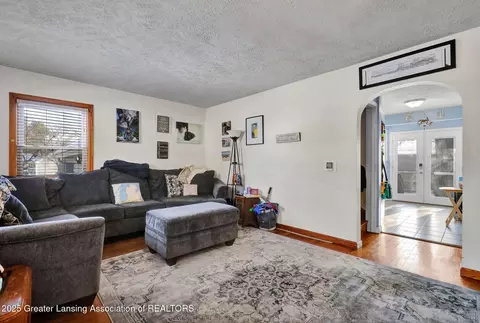 Entry Way - 220 E Potter Ave, Lansing, MI 48910 photo 2 of 2