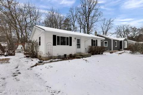 5989 Cypress St, Haslett, MI 48840