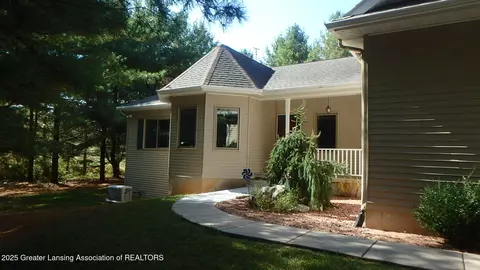 2612 S Ainger Rd, Charlotte, MI 48813