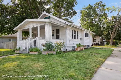 1017 W Barnes Ave, Lansing, MI 48910