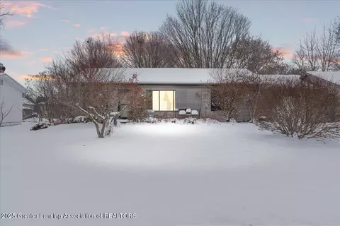 324 Church St, Leslie, MI 49251