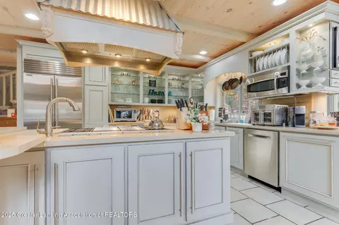 Kitchen - 6950 Brown Rd, Parma, MI 49269 photo 9 of 13